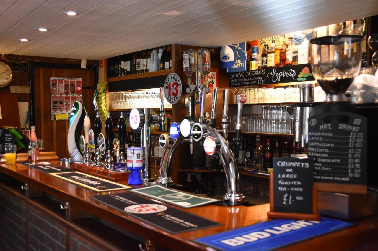 The Bell Inn Salisbury Exteriér fotografie